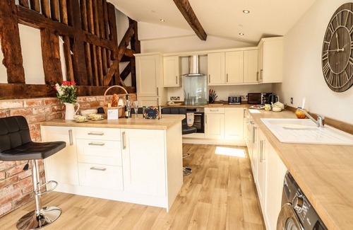 Montgomery Cabaña | SWALLOWS REST, pet friendly, luxury holiday cottage in Montgomery