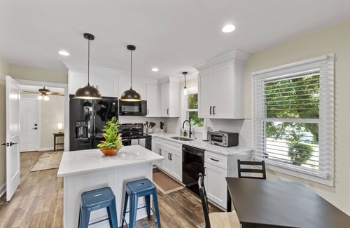 Sans Souci Casa | Swamp Rabbit Gateway | Walk to SRT and 7 min drive to Downtown