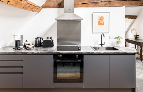 Warwick Town Centre Apartamento | Swan, Centrally Located Modern 2 Bed