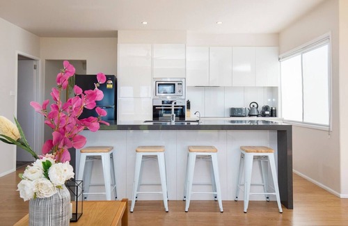 Swan Bay Cabaña | Swan Cottage Port Stephens Waterfront Solace