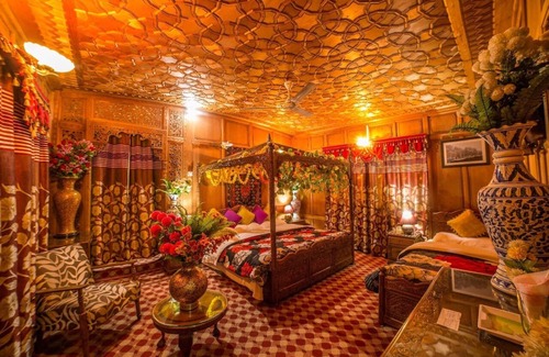 Dal Lake Hotel | Swan Group Of Houseboats