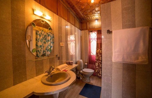 Dal Lake Hotel | Swan Group Of Houseboats