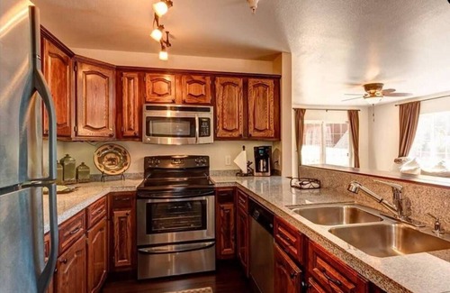 The Highlands Condominio | Swan's Nest - Hot Tub & Hiking!