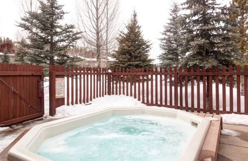 The Highlands Condominio | Swan's Nest - Hot Tub & Hiking!