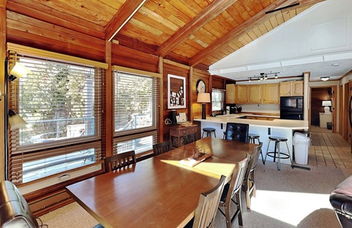 North Glade Hills Casa | Swan's Nest | Lakefront with Private Dock & Game Room!
