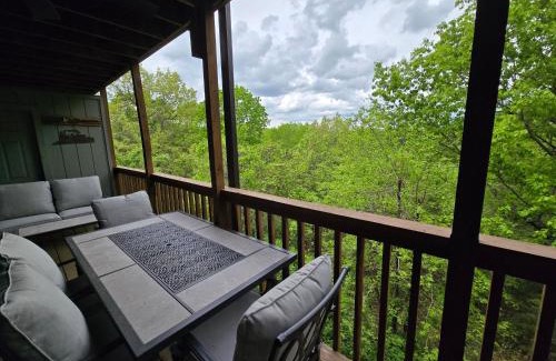 Notch Estates Apartamento | Swan's Woodland Getaway Condo