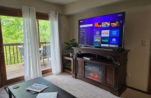 Notch Estates Apartamento | Swan's Woodland Getaway Condo