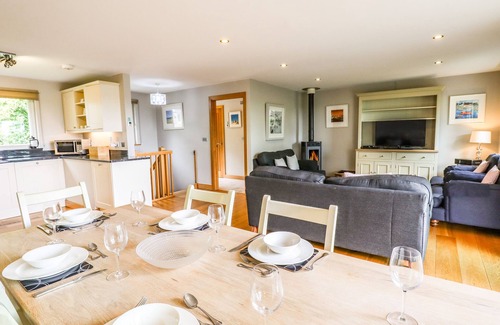 Eleighwater Cabaña | SWANDOWN, 20 POLDON, romantic, with pool in Cricket St. Thomas