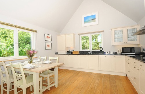 Eleighwater Cabaña | SWANDOWN, 3 BLACKDOWN, pet friendly, with pool in Cricket St. Thomas