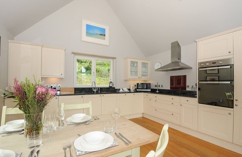 Eleighwater Cabaña | SWANDOWN, 3 BLACKDOWN, pet friendly, with pool in Cricket St. Thomas