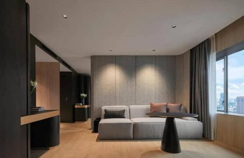 Golden Triangle Hotel | Swank Upscale Urban Life Room Hotel King Bukit Bintang