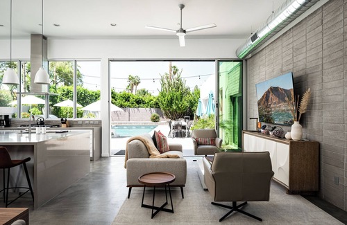 Fashion Square Casa | Swanky & Stylish Old Town Luxe Retreat