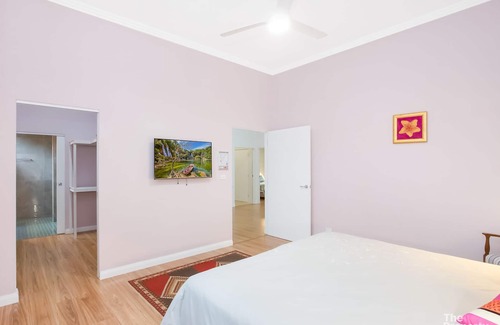 Mannering Park Casa | Swanky Suites - Waterfront Hemp House with Shared Pool and Private Jetty