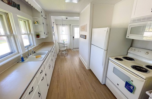 Swansboro Casa | Swanky Swan - 3BR/2BA, Swansboro close to downtown - short drive to Camp Lejeune