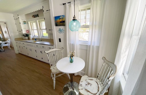 Swansboro Casa | Swanky Swan - 3BR/2BA, Swansboro close to downtown - short drive to Camp Lejeune