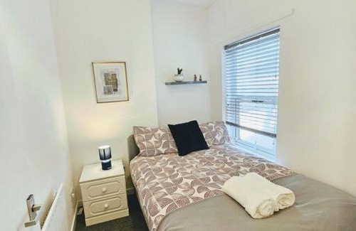 Walsall Casa | SwankyHome 4 Groups Walsall Near M6