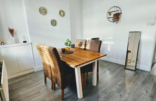 Walsall Casa | SwankyHome 4 Groups Walsall Near M6