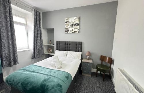 Castle Casa | Swansea Central 3BR Family & Group Stay