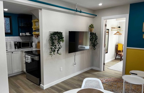 Downtown Apartamento | Swedish House, Bright and Modern Downtown Retreat