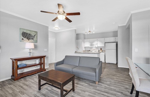 Seven Hills Condominio | Sweeeeet Condo! Pools, gym & more. Covered Parking Seven Hills/Anthem area