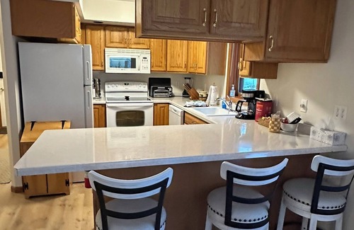 Two Harbors Casa | Sweeping lake views-5 min drive to Gooseberry-10 min to Two Harbors-3 bedrooms