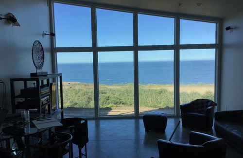 Westport Casa | Sweeping ocean views in stunning modern house on 20 acres