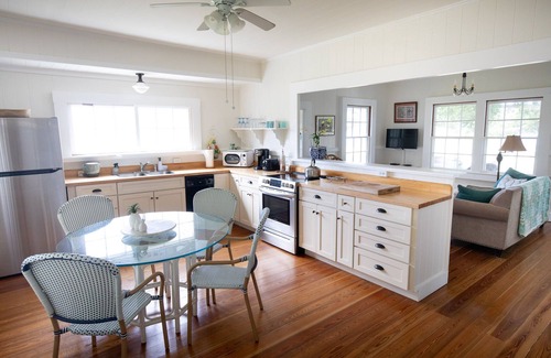 Hawi Casa | Sweeping Ocean Views, Very Private Cottage
