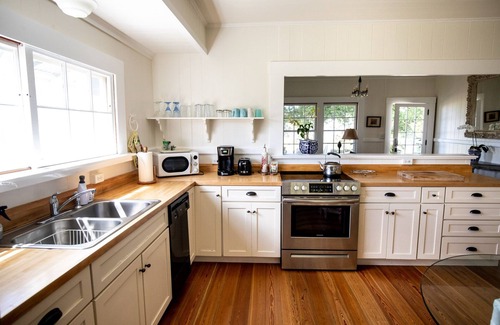 Hawi Casa | Sweeping Ocean Views, Very Private Cottage