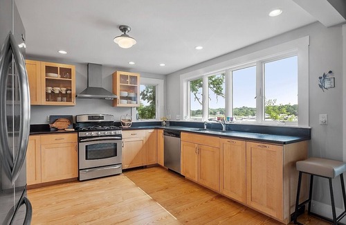 Gloucester Casa | Sweeping saltmarsh & river views, birdwatching, great restaurants, cozy peace.