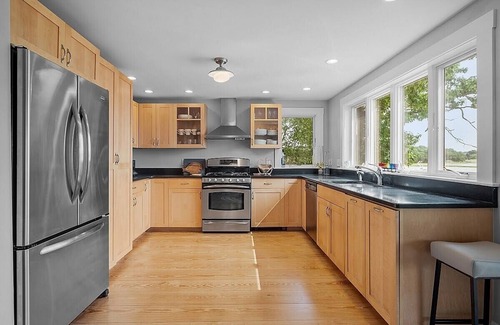 Gloucester Casa | Sweeping saltmarsh & river views, birdwatching, great restaurants, cozy peace.