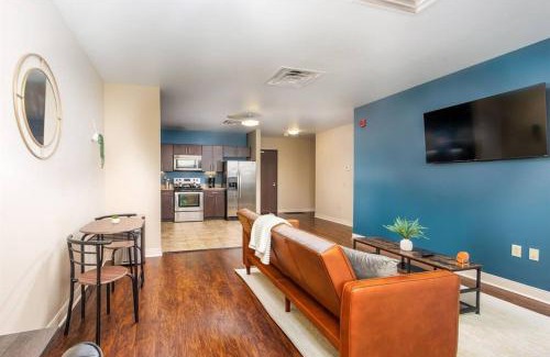 Downtown Pittsburgh Apartamento | Sweeping Stadium Views TOP LOCATION BEST VIEWS FAST WIFI 24-7 Gym Lounge Roku