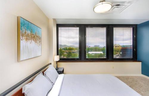 Downtown Pittsburgh Apartamento | Sweeping Stadium Views TOP LOCATION BEST VIEWS FAST WIFI 24-7 Gym Lounge Roku