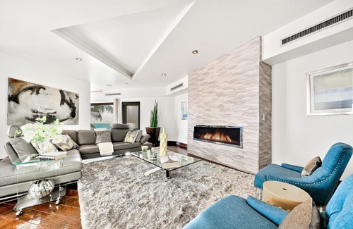 La Jolla Mesa Casa | Sweeping Sunsets