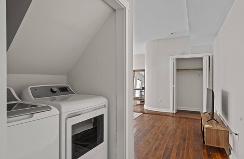 Mount Auburn Condominio | Sweeping Views in Bright and Spacious Loft in OTR