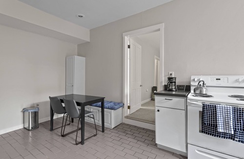 Mount Auburn Condominio | Sweeping Views in Bright and Spacious Loft in OTR