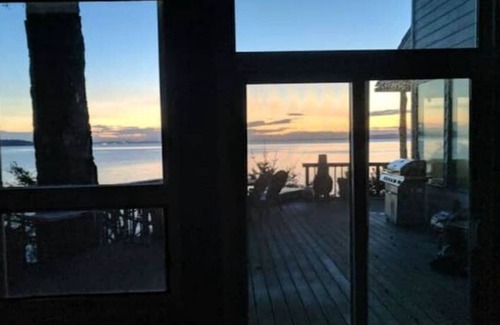Eastsound Cabina | Sweeping Views on the Water