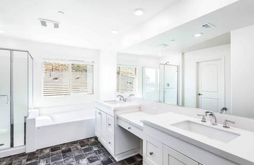 Jurupa Valley Casa | Sweeping Views on June Mountain Wy
