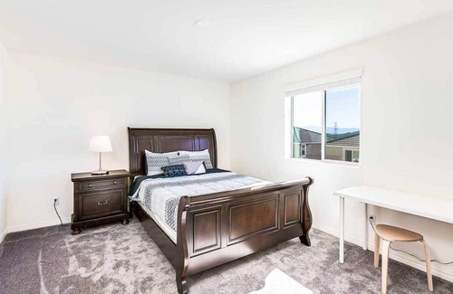 Jurupa Valley Casa | Sweeping Views on June Mountain Wy