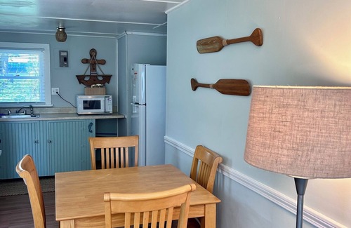 Geneva-on-the-Lake Cabaña | Sweet and Cozy two bedroom Lake Erie Cottage