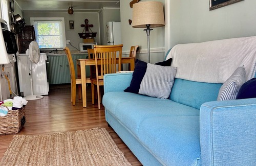 Geneva-on-the-Lake Cabaña | Sweet and Cozy two bedroom Lake Erie Cottage