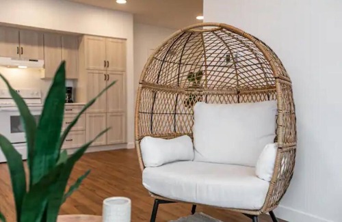 North Central Edmonton Condominio | Sweet Bali Sanctuary-2bdrm-UG Parking-5 min to DTN