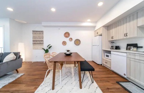 North Central Edmonton Condominio | Sweet Bali Sanctuary-2bdrm-UG Parking-5 min to DTN