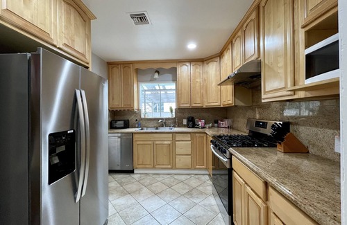 South Wrigley Casa | Sweet Boutique 2BEDRMs 1BATH house with Huge Backyard