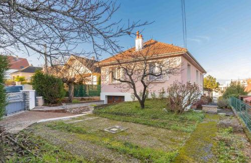 Bourroches Casa | Sweet Burgundy Villa