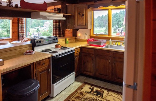 Stony Creek Cabina | Sweet Chalet by the Lake!
