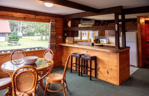Stony Creek Cabina | Sweet Chalet by the Lake!