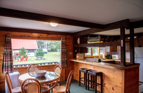 Stony Creek Cabina | Sweet Chalet by the Lake!