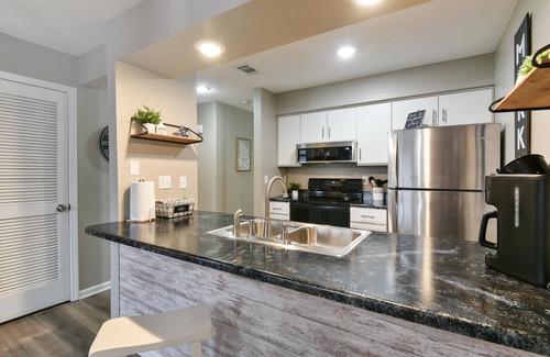 Downtown Branson Condominio | Sweet Clover - Indoor Pool - HOT TUB Area - Resort Style - Center of Branson!!