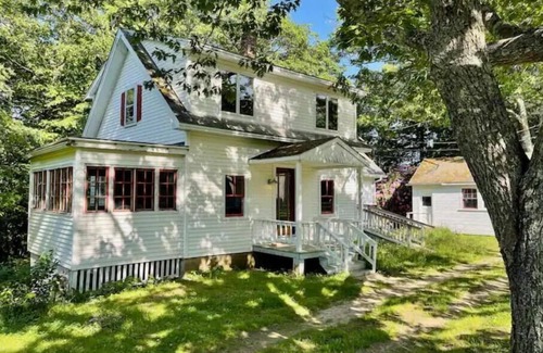 Phippsburg Cabaña | Sweet comfy cottage on Small Point Road