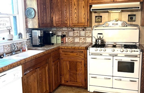 Patton Cabaña | Sweet cottage with Wifi in Boulder Bay area of Big Bear Lake